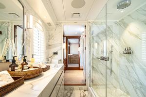 Owner En Suite Head