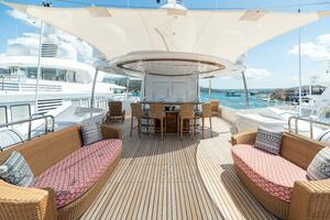 Sundeck Bar with Day Head in Mast